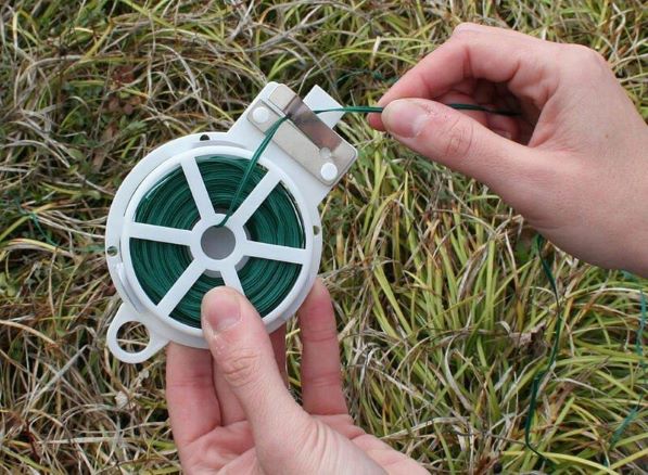 Twist Tie with Built-In Cutter - 100 Feet - Secure Trees & Plants